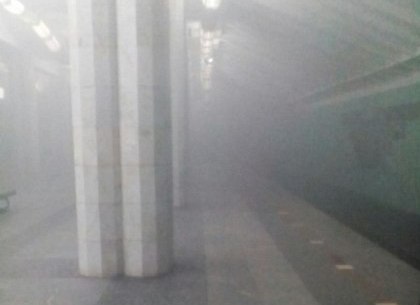 На новой линии метро закрыли станцию, пассажиров эвакуируют (Обновлено, ФОТО)