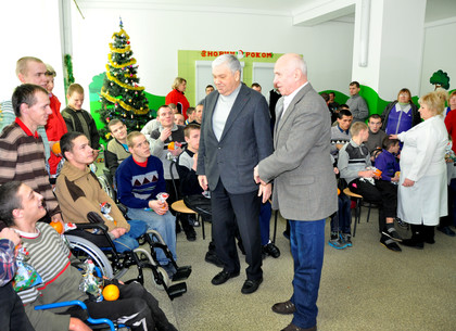 В День Святого Николая воспитанники Комаровского детского дома получили подарки от компании «Здоровье»