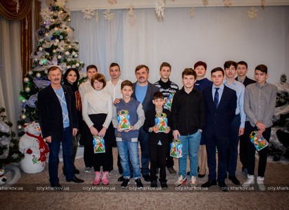 Александр Новак поздравил воспитанников детского дома «Семья» с Новым годом