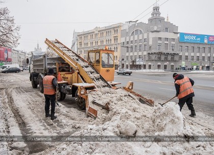 Сколько снега убрали с харьковских улиц