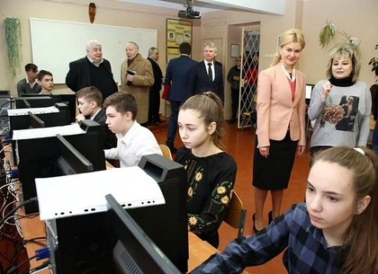Школы Харьковщины получили больше 1400 компьютеров (ФОТО)