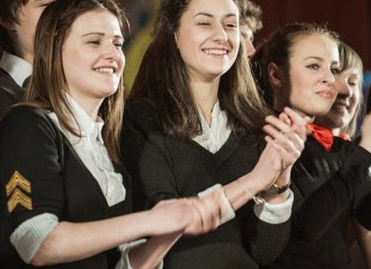 В Харькове студенты выступают с концертами для школьников