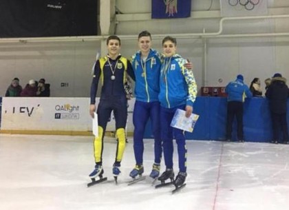 Харьковчане завоевали 9 наград чемпионата Украины по шорт-треку среди юниоров