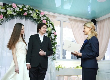 В Харькове будут женить за сутки