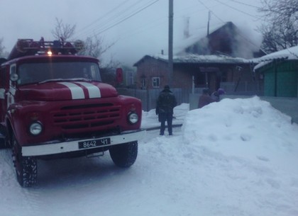 Пожарные спасли женщину из горящего барака (ФОТО)