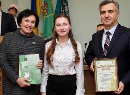В Шевченковском районе наградили лучших учеников и учителей