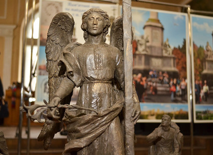 Выставка работ эскизных проектов памятного знака на площади Свободы в Харькове