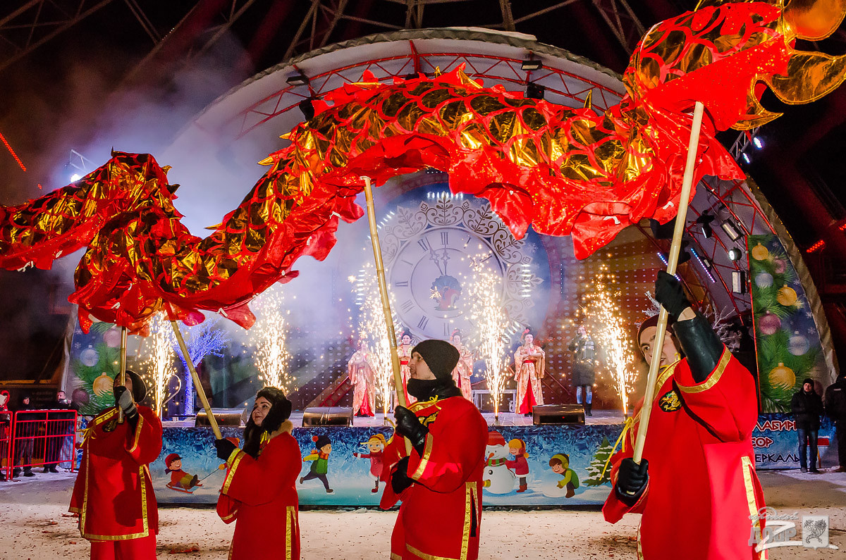 Точное время китайского нового года. Танец дракона в Китае. Новый год в Китае. Китайский новый год танец дракона. Танец с драконами.