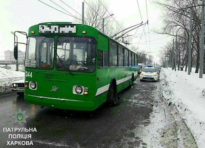 На Московском проспекте автомобиль Honda врезался в троллейбус и сбежал с места ДТП (ФОТО)