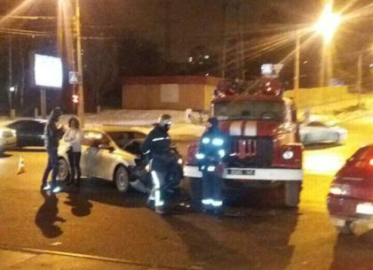 На Клочковской столкнулись пожарный автомобиль и Lanos (ФОТО)