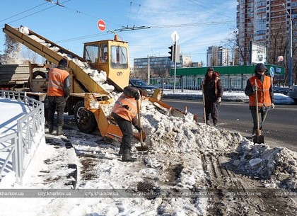 Как дорожники очищают город от снега (ФОТО)