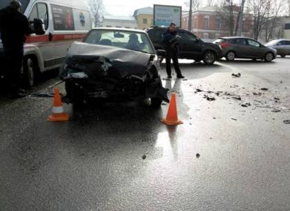 ДТП возле ХАЗа: пострадали оба водителя (ФОТО)