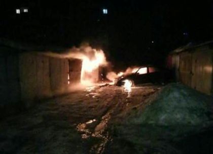На Велозаводской сгорел гараж с автомобилем (ФОТО)