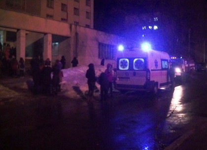 Ночью на Клочковской горело студенческое общежитие: эвакуировали 95 человек (ФОТО)