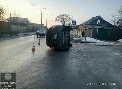 На ночной наледи перевернулся Hyundai (ФОТО)