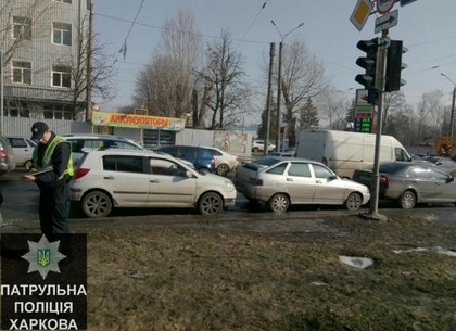Возле кладбища на Пушкинской столкнулись три автомобиля (ФОТО)