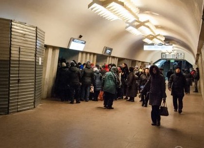 Еще два дня переход на станции метро «Площадь Конституции» будет частично закрыт