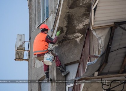 В центре Харькова ремонтируют фасады домов (ФОТО)