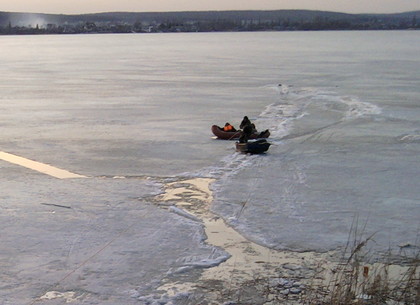 На Харьковщине четверо рыбаков провалились под лед