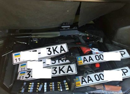 На Харьковщине выявили автомобиль с оружием