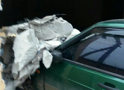 В Харькове пьяный водитель протаранил чужой гараж