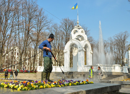Как убирают Харьков с наступлением весны
