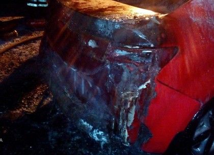 Ночью на Салтовке подожгли автомобиль