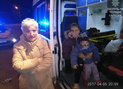 Возле магазина на Салтовке нашли двухлетнего ребенка с температурой (ФОТО)