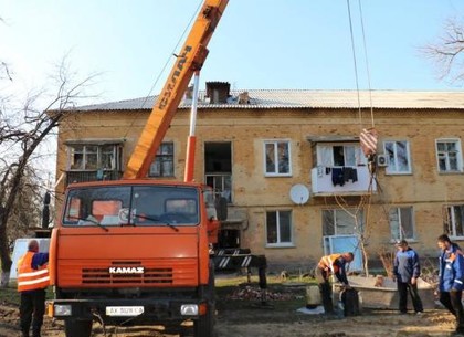 Кровли поврежденных в Балаклее жилых домов отремонтируют до 14 апреля