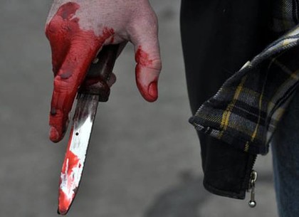 В Харькове бездомный порезал ножом прохожего