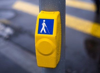 Светофоры в Харькове оборудуют кнопками вызова
