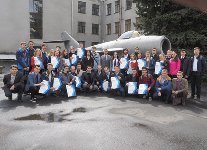 32 студента из 4 харьковских вузов посетят Париж в рамках конкурса «Авиатор»