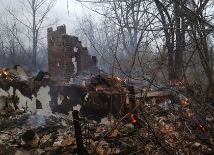 Жгли траву – сожгли дом: пожарные спасали недвижимость «чистоплотных» хозяев (ФОТО)