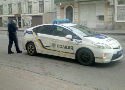 На Полтавском шляхе столкнулись полицейский Prius и «Газель»