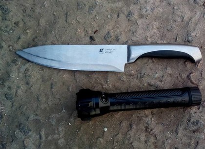 На Тюринке мужчина с ножом угрожал самоубийством (ФОТО)