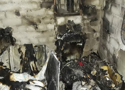 На проспекте Гагарина горела квартира, пожарные вынесли двух человек