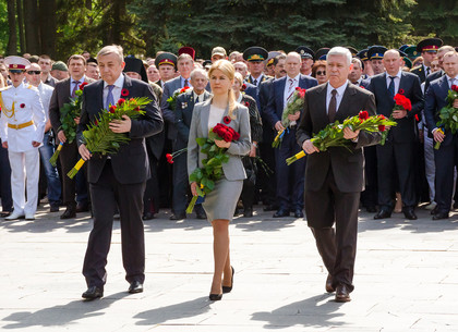 На Мемориале Славы в Харькове прошли мероприятия ко Дню памяти и примирения
