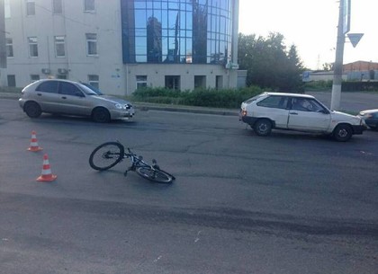 После столкновения с «Ладой» велосипедист попал в неотложку
