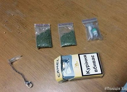 В сигаретной пачке пассажир из Полтавщины возил наркотики