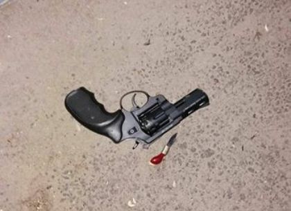 Драка в Харькове: полицейские изъяли пистолет и нож (ФОТО)