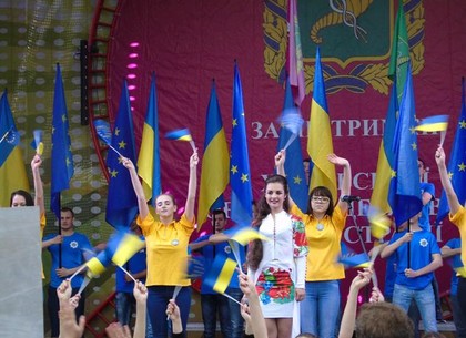 День Европы в парке Горького отметили несколько тысяч харьковских студентов