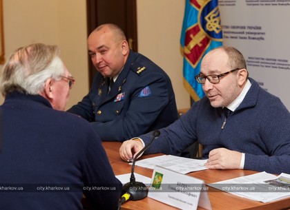 Геннадий Кернес провел личный прием в Университете Воздушных Сил (ФОТО)