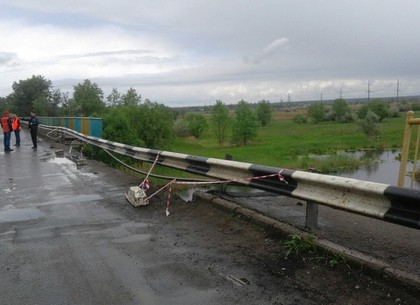 Под Харьковом обрушился мост через Северский Донец
