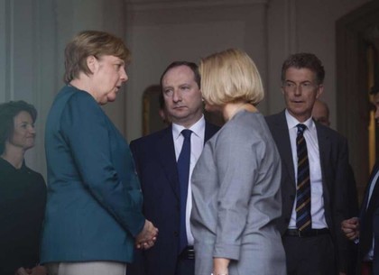 Президент Украины, глава АПУ и министр иностранных дел провели переговоры с канцлером Германии