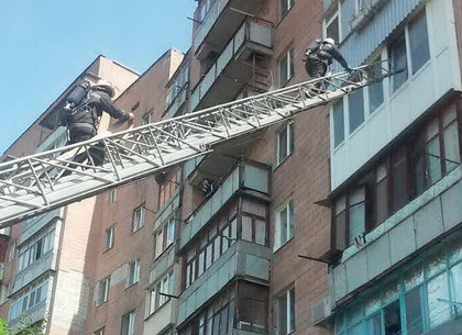 В Харькове загорелась девятиэтажка (ФОТО)