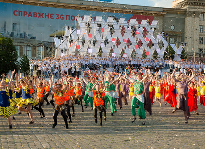 Акция «Дети Харькова – за мир!» на площади Свободы в Харькове