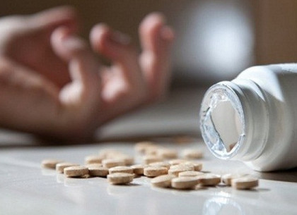 В Харькове мужчина и подросток наглотались таблеток