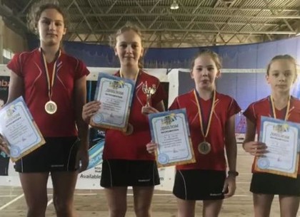 Юные бадминтонистки Харьковщины завоевали «золото» чемпионата Украины