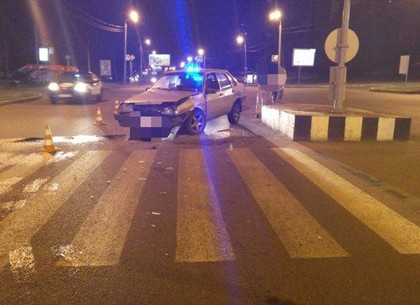 ДТП на Клочковской: машина врезалась в островок безопасности