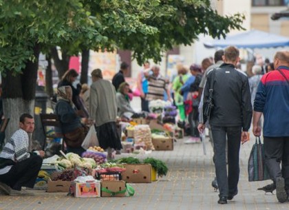 Харьковчан призывают обходить стихийные рынки стороной